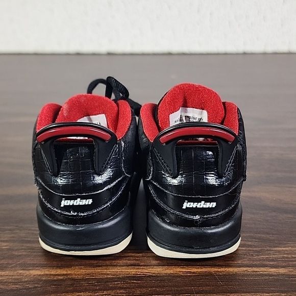 Kids 9 Jordan Dub Zero Mid Athletic Shoes Black Red Size 4.5 C - Picture 3 of 11